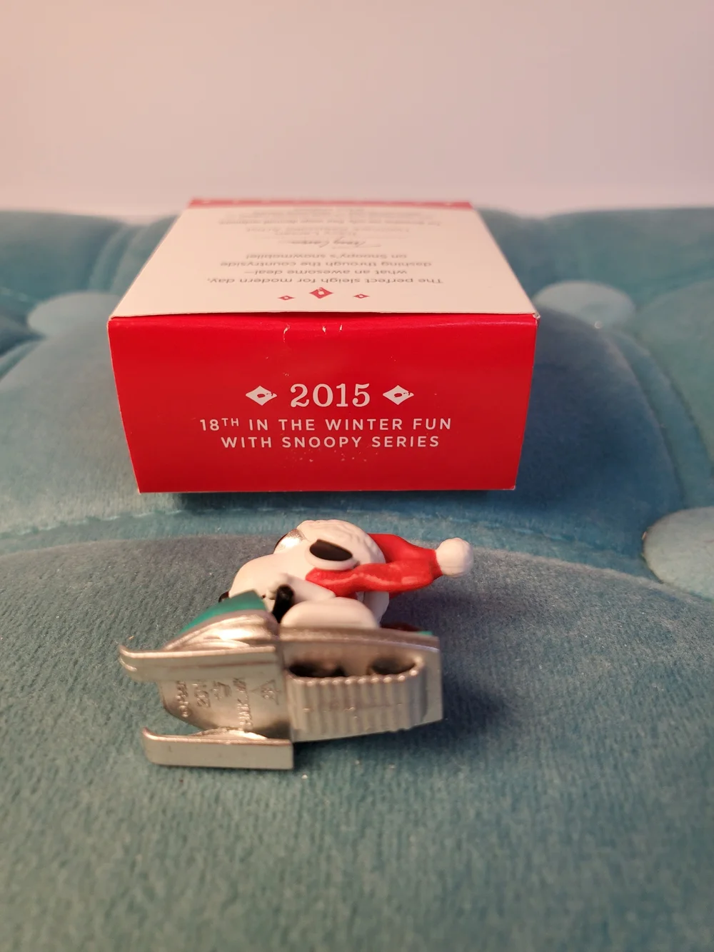 Hallmark Keepsake Peanuts Winter Fun with Snoopy 2015 Mini Ornament QXM8507
